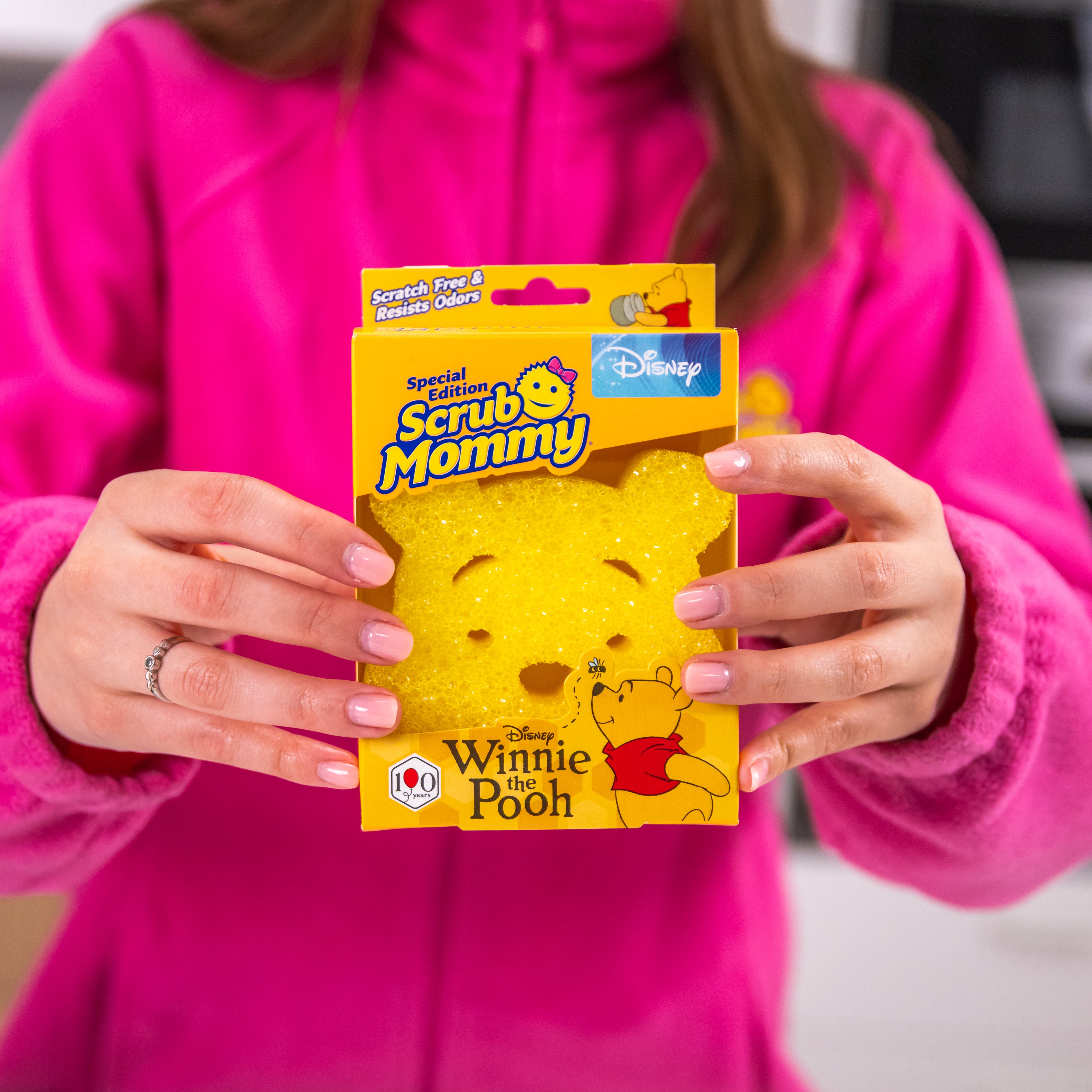 Scrub Mommy Disney Medvídek Pú houbička 1 ks oboustranná