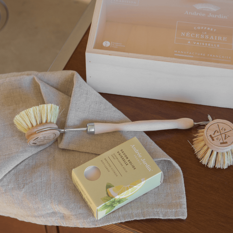 Andrée Jardin Coffret vaisselle sada na nádobí máta citron s kartáčem